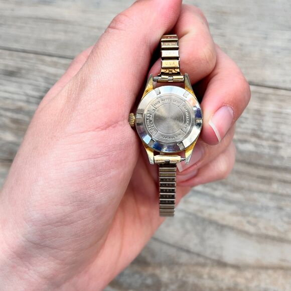 Vintage Jean Cardot 17 Jewels Quartz Gold Tone Bracelet  display picture 2